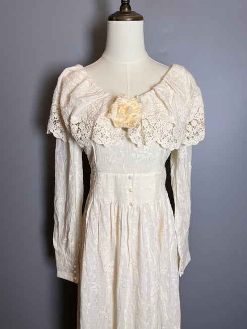 Vintage Cream Gunne Sax Dress with Lace Ruffled Collar and Buttoned Bodice – 70s-Inspired Gunne Sax Dress